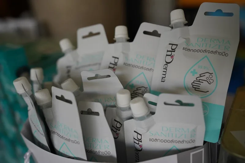 Rojukiss ร่วมกับ ฟิล์ม ธนภัทร กาวิละ มอบผลิตภัณฑ์และทำกิจกรรมกับมูลนิธิช่วยเหลือคนตาบอดแห่งประเทศไทย