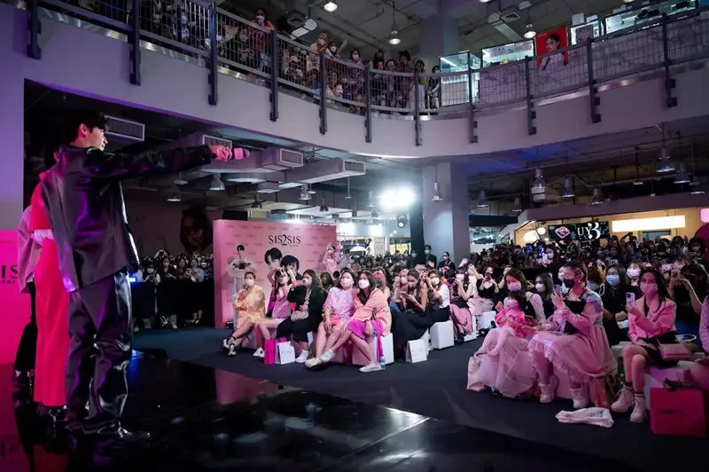 “Sis2Sis” เปิดตัวพรีเซนเตอร์ “ซี-นุนิว” คู่จิ้นสุดฮอตแห่งปี ขวัญใจวัยรุ่น พร้อมกิจกรรมที่ได้ใกล้ชิดสุด Exclusive และสิทธิพิเศษเพียบ!