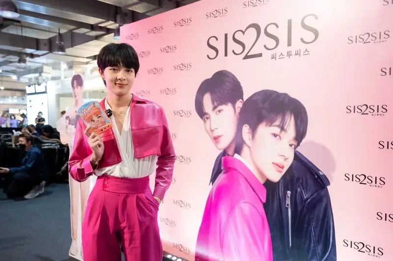 “Sis2Sis” เปิดตัวพรีเซนเตอร์ “ซี-นุนิว” คู่จิ้นสุดฮอตแห่งปี ขวัญใจวัยรุ่น พร้อมกิจกรรมที่ได้ใกล้ชิดสุด Exclusive และสิทธิพิเศษเพียบ!