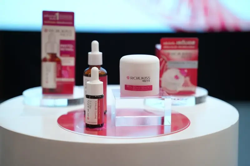บริษัท โรจูคิส อินเตอร์เนชั่นแนล จำกัด (มหาชน) เปิดตัวผลิตภัณฑ์ดูแลผิวหน้าใหม่ล่าสุด "ROJUKISS PHYTO-RETINOL FIRM & SMOOTH CREAM"