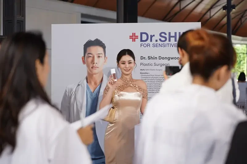 โรจูคิส เปิดตัวแบรนด์ใหม่ DR. SHIN ที่ค้นคว้าและพัฒนาร่วมกับ ดร.ชิน ดงวู ศัลยแพทย์ความงามชื่อดังจากประเทศเกาหลี สู่ นวัตกรรมเซรั่มจัดการฝ้ากระแดด จุดด่างดำสะสม 10 ปี ด้วยเทคโนโลยี BIO-CONVER